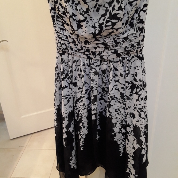 White House Black Market Strapless Dress - Picture 4 of 12